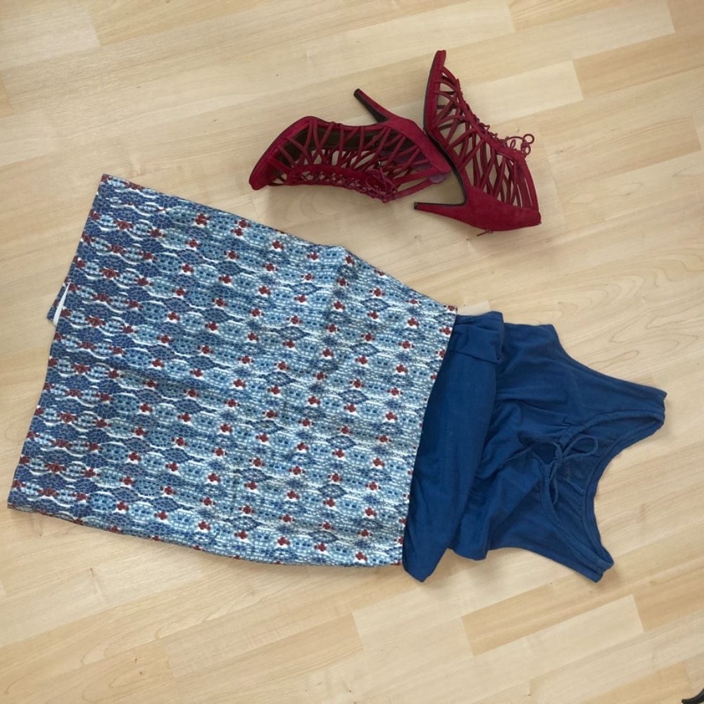 Pattern Pencil Skirt - Picture 2 of 6